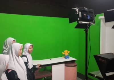 Pembelajaran dari industri program keahlian DKV di BatikTV