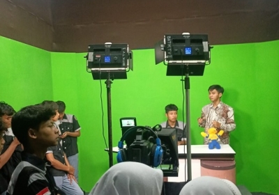 Pembelajaran dari industri program keahlian DKV di BatikTV