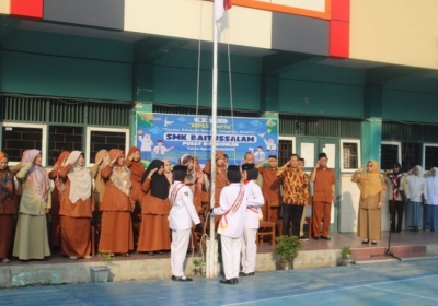 Upacara Pembukaan MPLS 2024 SMK Baitussalam hari Senin, 22 Juli 2024