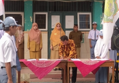 Upacara Serah Terima Jabatan Organisasi OSIS, PMR Dan Rohis SMK Baitussalam Peri