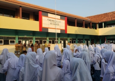  Apel Pagi dipimpin Ibu Kepala Sekolah Sebagai Bentuk Budaya Positif 